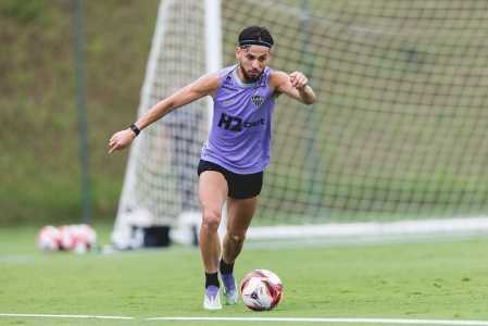 Biel durante treino do Atlético na Cidade do Galo