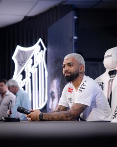 Gabigol em apresentação do Santos