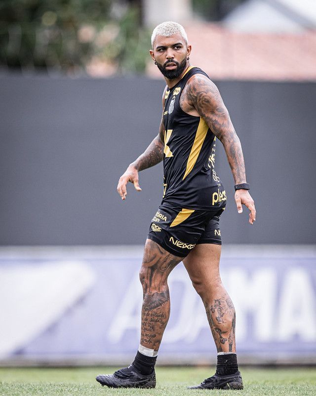 Opção de compra? Dirigente do Cruzeiro detalha contrato de Gabigol com o Santos