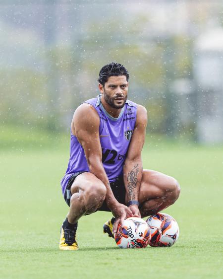 Hulk durante treino do Atlético na Cidade do Galo