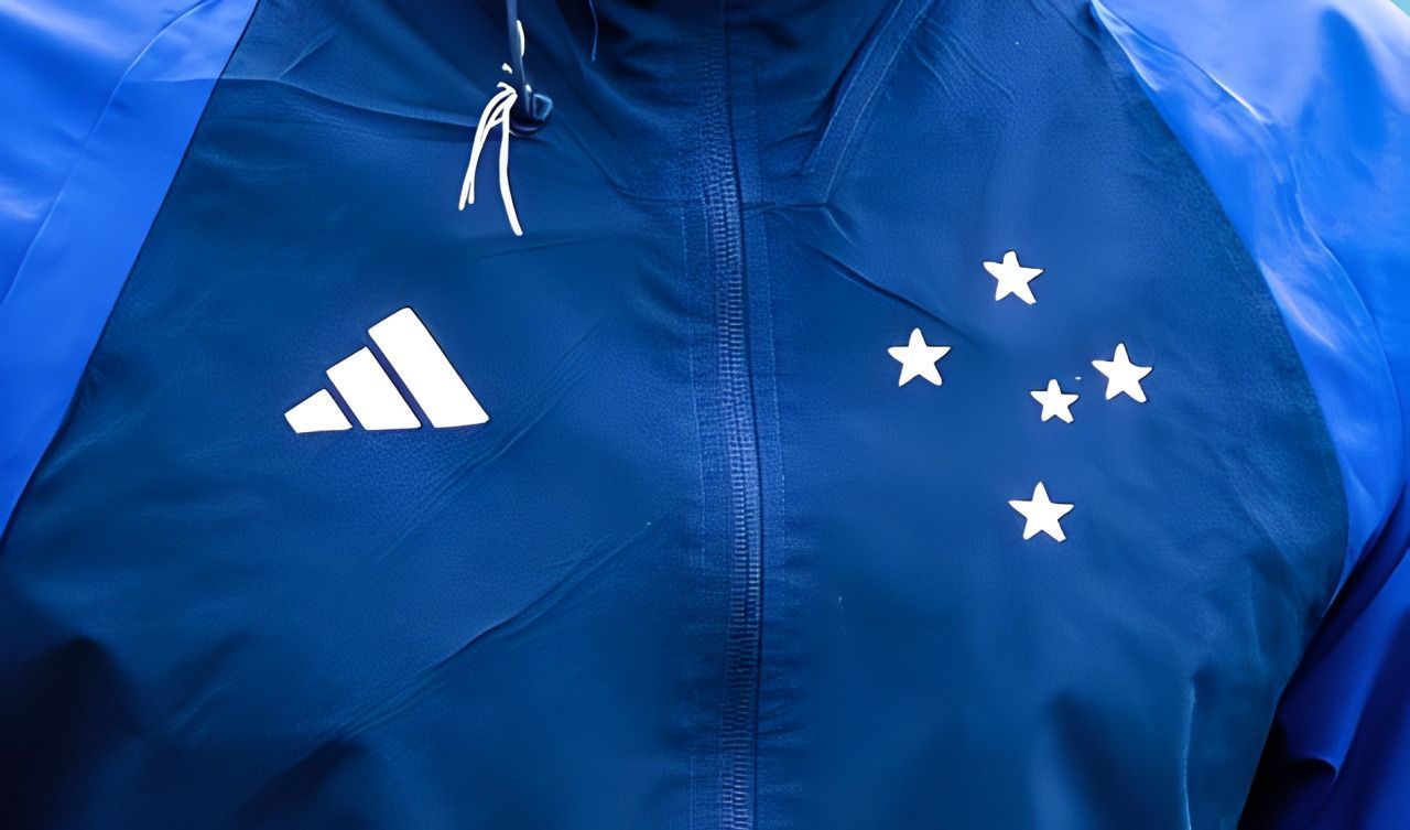 Mangas longas e sem patrocínio: detalhes da nova camisa do Cruzeiro para 2026