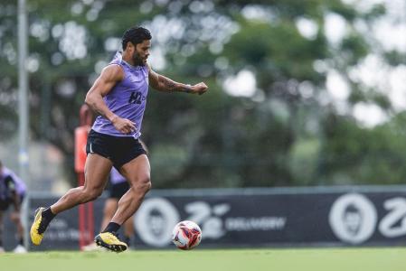 Na mira do Fluminense, Hulk treina com Atlético na Cidade do Galo