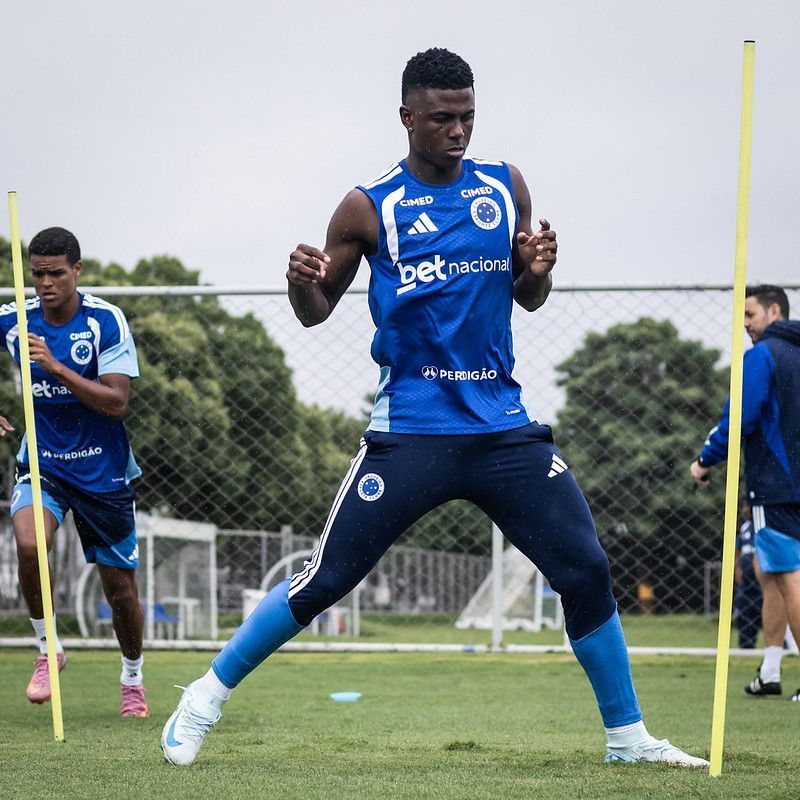 Reforço sente dores e vira desfalque de última hora do Cruzeiro para estreia no Mineiro