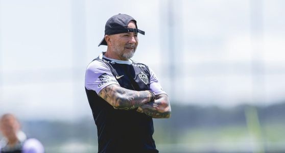 Jorge Sampaoli no comando de treino do Atlético na Cidade do Galo