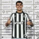 Reforço do Botafogo é apresentado e explica ‘caridade’ com ex-clube no Uruguai