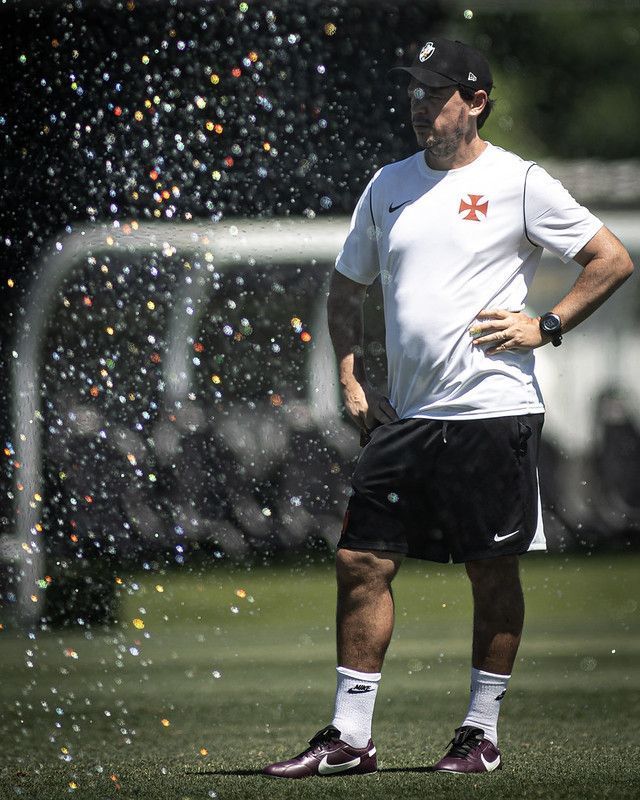 Fernando Diniz crava os objetivos do Vasco na temporada após frustração em 2025