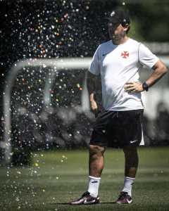 Fernando Diniz traçou a temporada do Vasco
