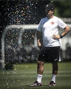 Fernando Diniz traçou a temporada do Vasco