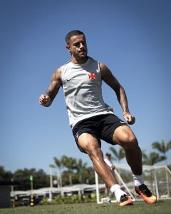 Daniel Fuzato será o goleiro do Vasco diante do Maricá