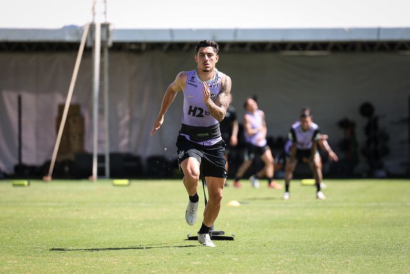 Três times brasileiros disputam contratação de atacante do Atlético