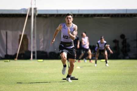 Cadu durante treino do Atlético na Cidade do Galo