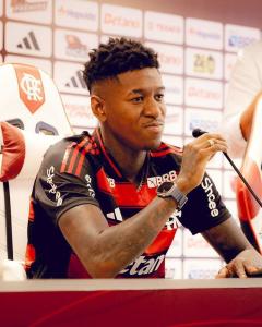 Vitão em sua apresentação oficial pelo Flamengo, nesta sexta-feira (9)