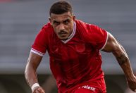 Ex-Cruzeiro, atacante rescinde com clube da Série B e fica livre no mercado