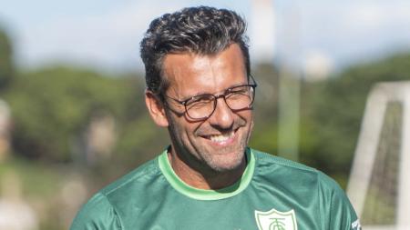 Alberto Valentim, treinador do América