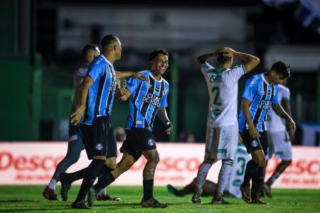 Grêmio goleou em estreia no Gauchão