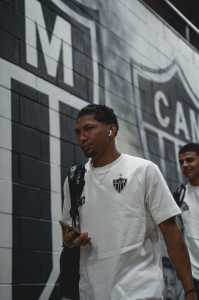 Rony deixou o Atlético para jogar no Santos