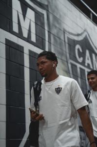 Rony deixou o Atlético para jogar no Santos