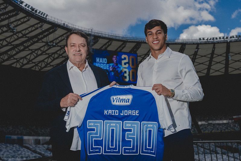 Cruzeiro anuncia renovação de contrato com Kaio Jorge