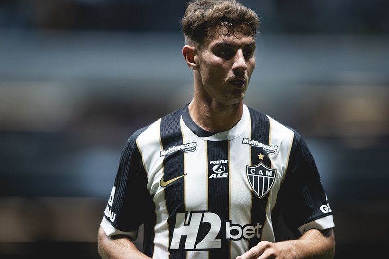 Lateral do Atlético desperta interesse do Corinthians, que prioriza posição