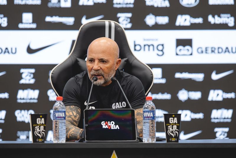 Jorge Sampaoli reage a interesse do Corinthians em jogador do Atlético