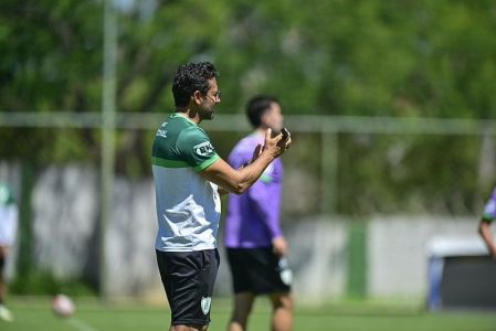 Alberto Valentim, técnico do América