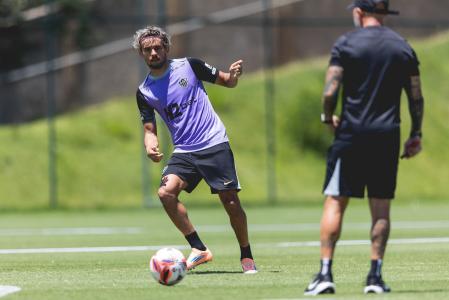 Scarpa pode ser um dos titulares no duelo de domingo (18)