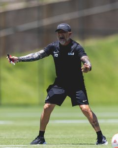 Jorge Sampaoli durante treinamento na Cidade do Galo