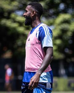 Gerson deve estar à disposição para clássico contra o Atlético