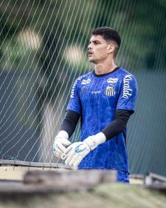 Gabriel Brazão em treino do Santos