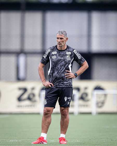 Juan Pablo Vojvoda, técnico do Santos FC
