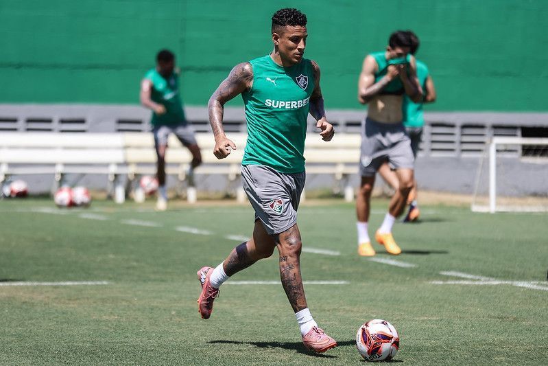 Ex-Atlético é regularizado e já pode estrear com a camisa do Fluminense