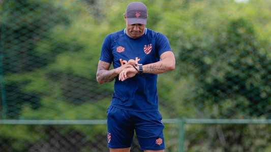 Técnico Roger Silva durante treino do Sport