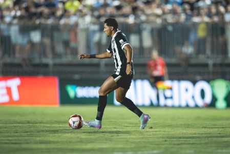 Rony em ação pelo Atlético contra o North