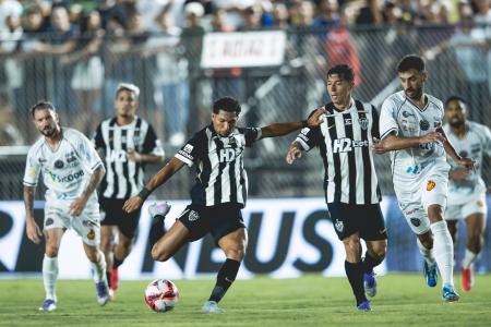 Rony foi vaiado pela torcida do Galo