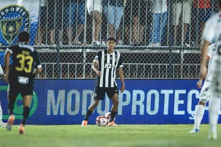 Índio em ação pelo Atlético contra o North