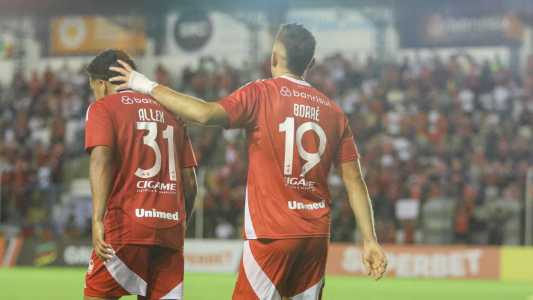 Allex e Borré comemoram gol do Internacional no Gauchão