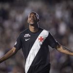Vasco aceita oferta e encaminha a saída de Rayan para o futebol inglês