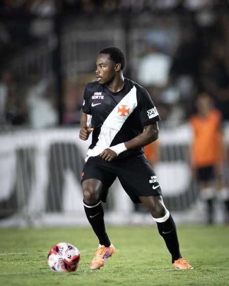 Andres Gomez assina com o Vasco
