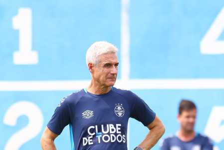 Luís Castro tenta retomar caminho das vitórias pelo Grêmio
