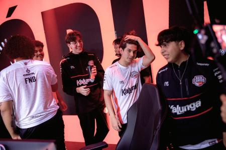 Vice-campeã em 2025, RED Canids estreou com vitória