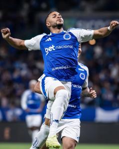 Wanderson comemora gol pelo Cruzeiro sobre o Uberlândia no Campeonato Mineiro 2026