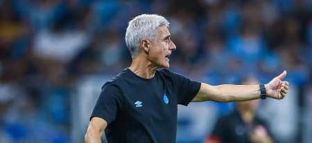 Luís Castro comanda o Grêmio em mais um jogo pelo estadual
