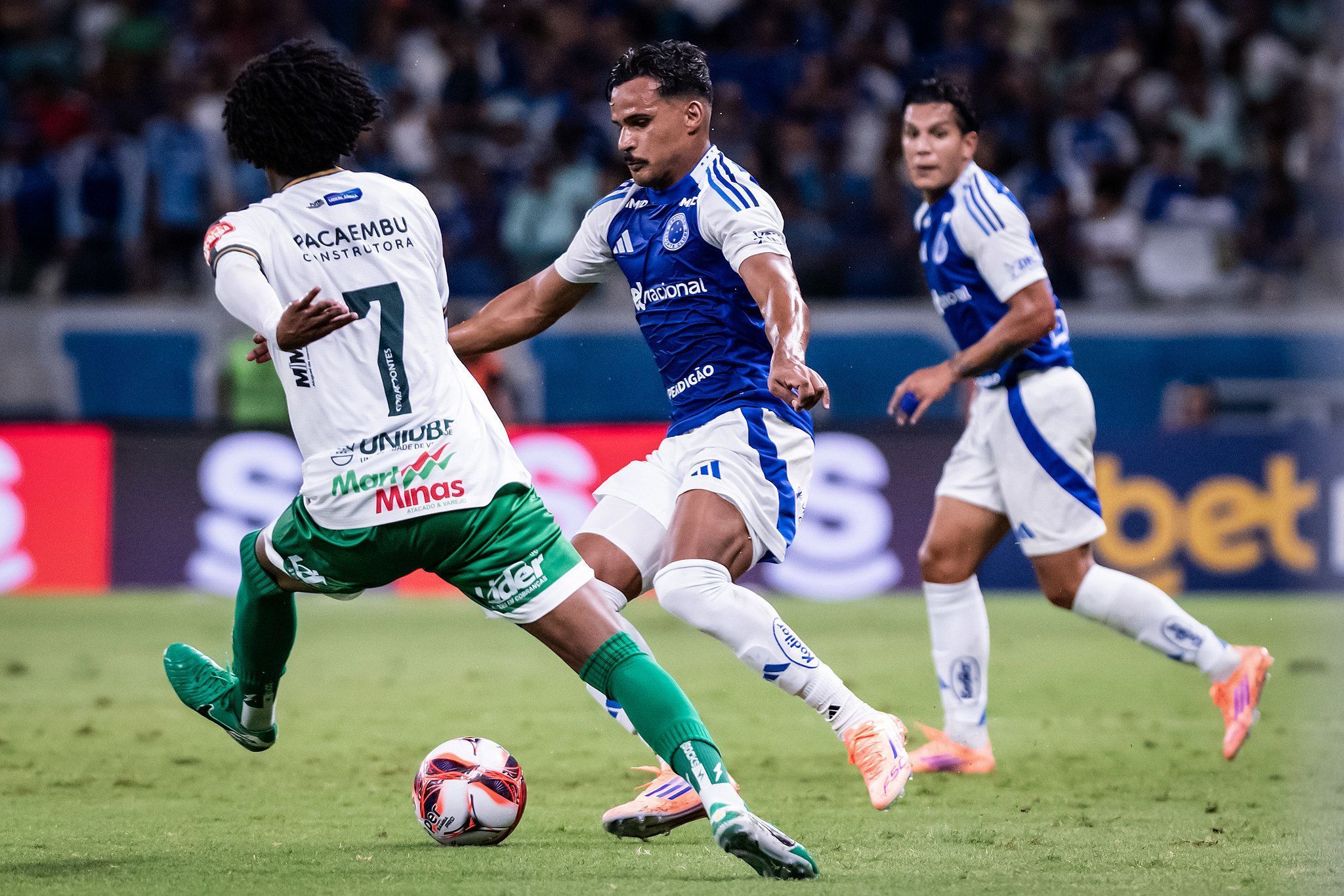 Cruzeiro recebe nova proposta da Europa por titular, e diretoria toma atitude