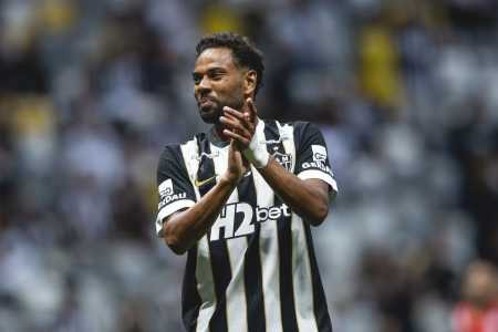 Renan Lodi em ação pelo Atlético