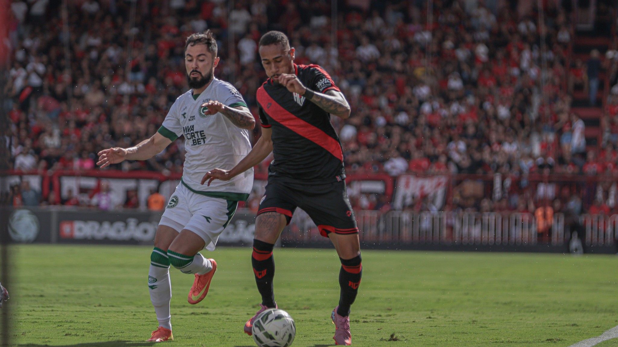 Com gols no fim, Atlético-GO e Goiás empatam clássico pelo Campeonato Goiano