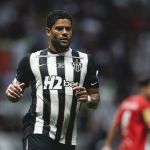 Hulk, do Atlético, ganha escultura e vira atração em evento na Paraíba