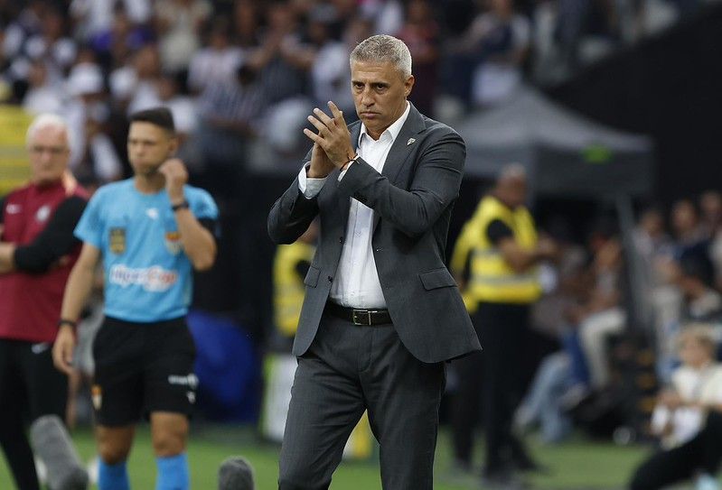 São Paulo: Crespo é direto sobre saída de Alisson para o Corinthians