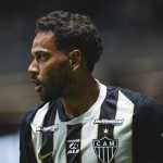 Renan Lodi mostra credenciais e se destaca em estreia pelo Atlético