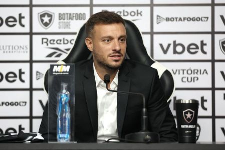 Martin Anselmi foi apresentado oficialmente como técnico do Botafogo