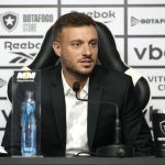 Apresentado no Botafogo, Martin Anselmi abre o jogo sobre transfer ban sofrido pelo clube